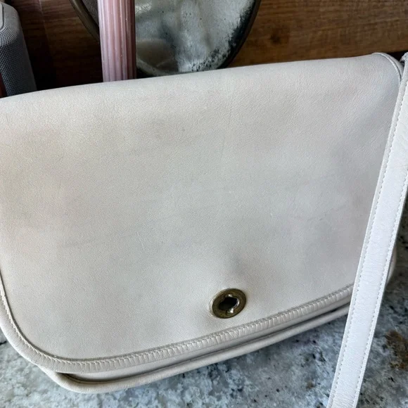 Vintage Coach Court Bag 9790| Cream Leather Crossbody Turnlock| USA Made - Picture 9 of 9